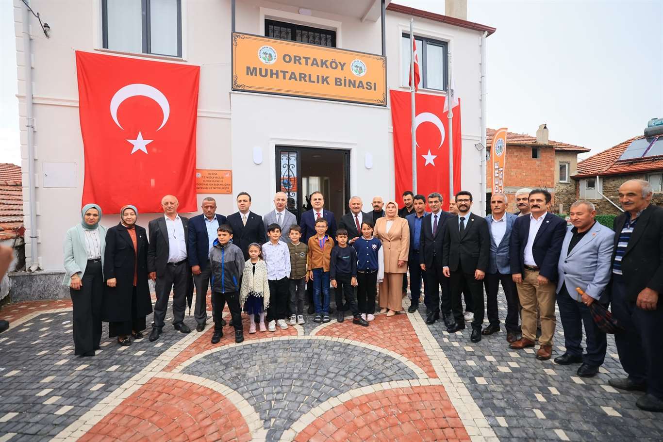    Vali Akbıyık, muhtarlık binasının açılışını gerçekleştirdi haberi