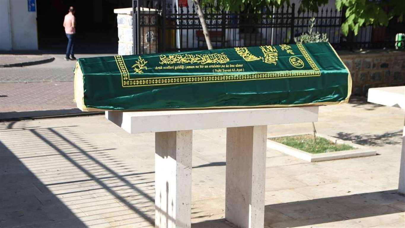  Menteşe'de caminin musalla taşına bırakılan cenaze merak konusu oldu haberi