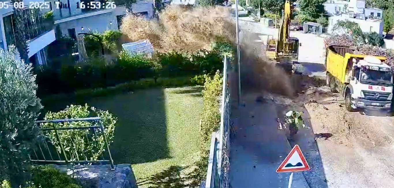 Bodrum'da ana su isale hattı patladı, 9 ev su altında kaldı haberi