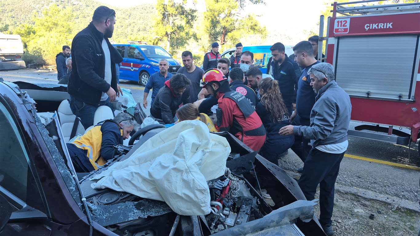 Bodrum'da kamyon ile otomobil çarpıştı: 2 yaralı haberi