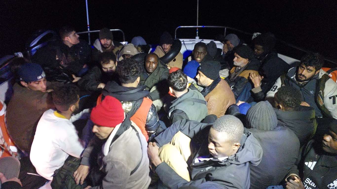 Bodrum açıklarında facianın eşiğinden dönüldü: 30 düzensiz göçmen kurtarıldı haberi