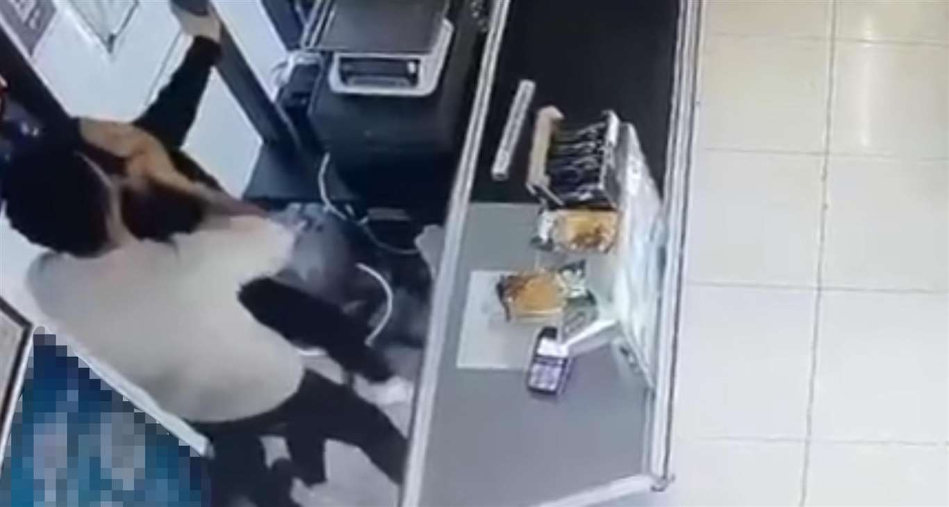 Bodrum'da kadın çalışana dehşeti yaşattı, acımasızca dövdü haberi