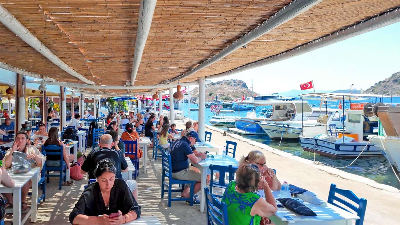 Bodrum Belediye kafeleri yaz sezonunda yoğun ilgi görüyor haberi