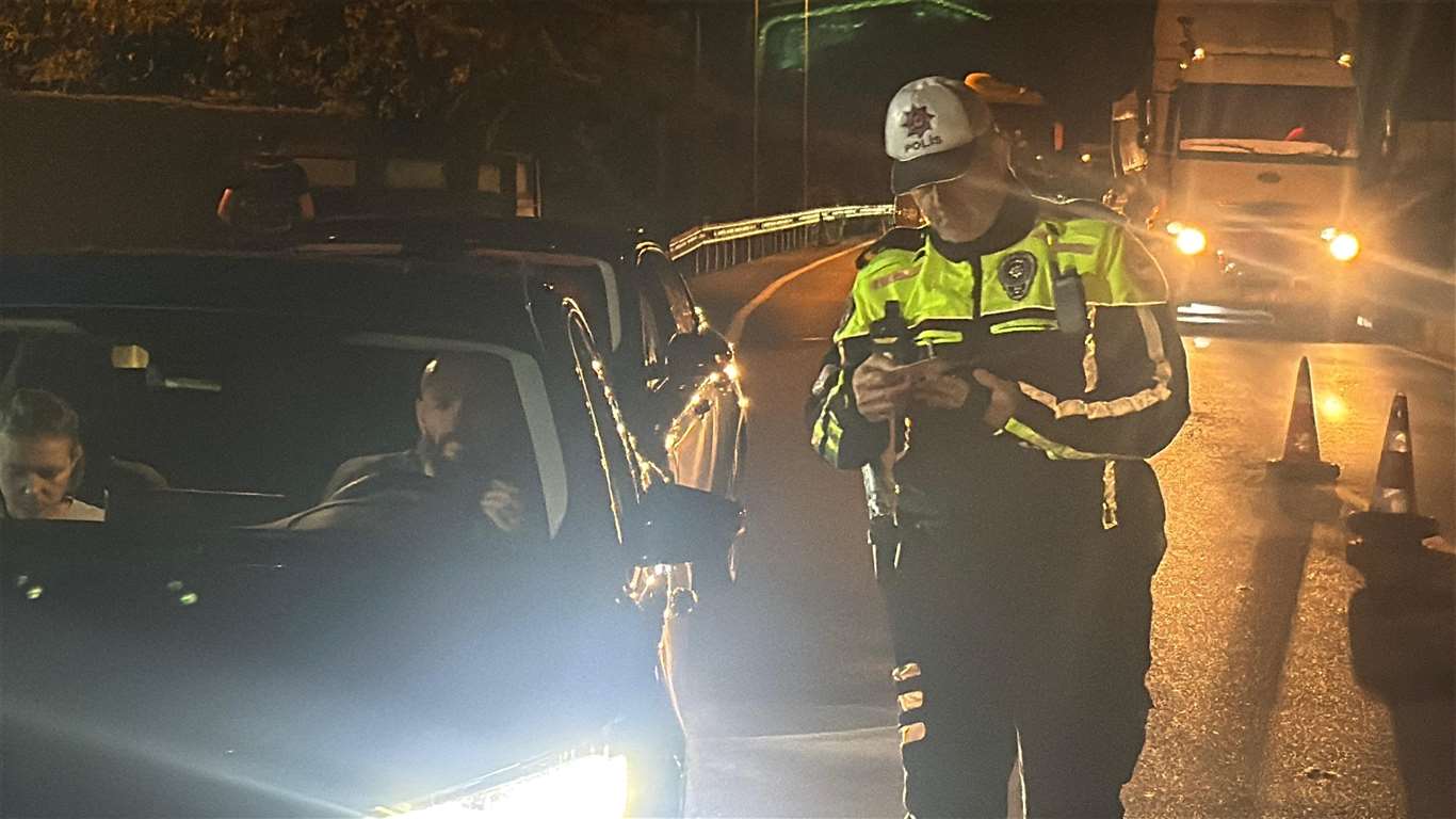 Bodrum girişinde bayram yoğunluğu: Polis ekiplerinden sıkı denetim haberi