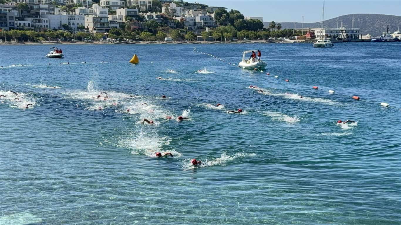 Bodrum’da sağlık için kulaç attılar haberi