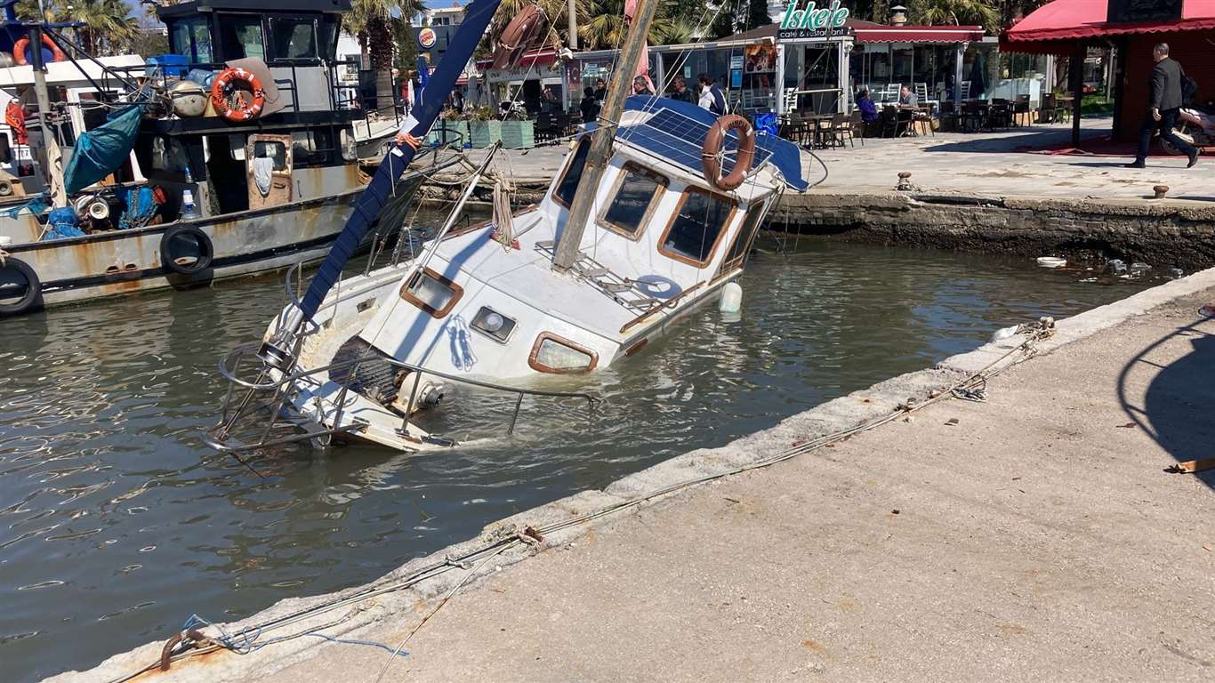       Bodrum'da tekneleri fırtına vurdu haberi