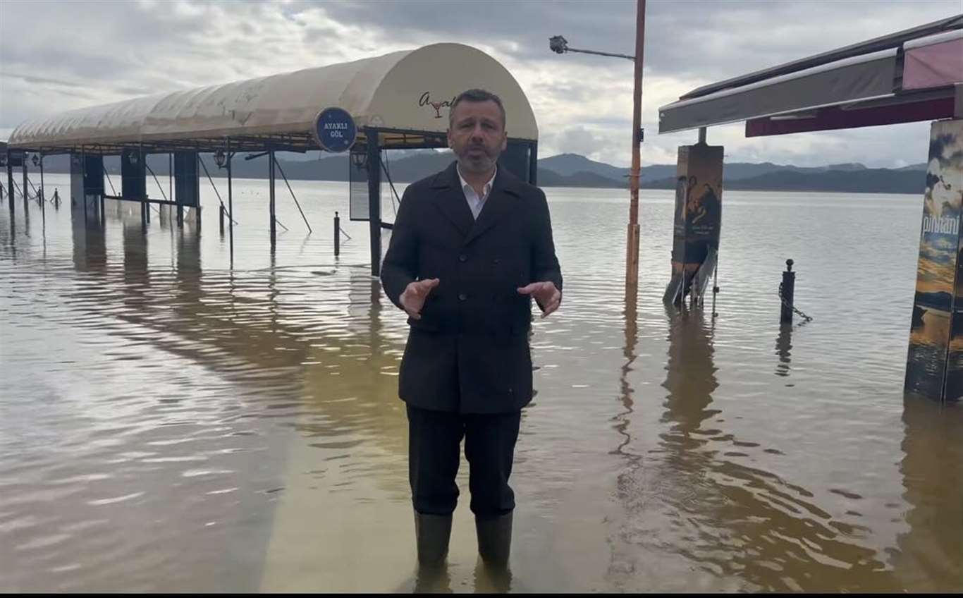 Burak Erbay, Köyceğiz Gölü'ndeki taşkınlar için yardım taleplerini duyurdu haberi