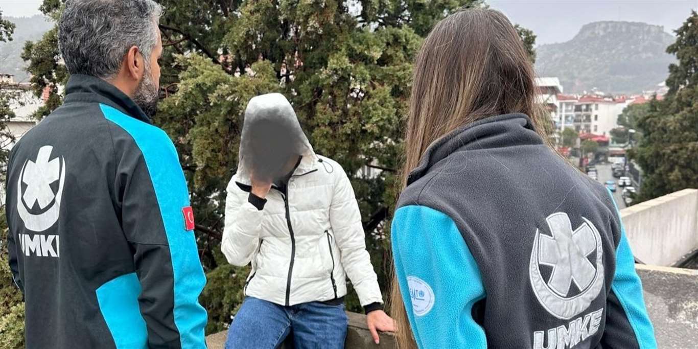    Çatıya çıkan vatandaşı UMKE ekipleri ikna etti haberi