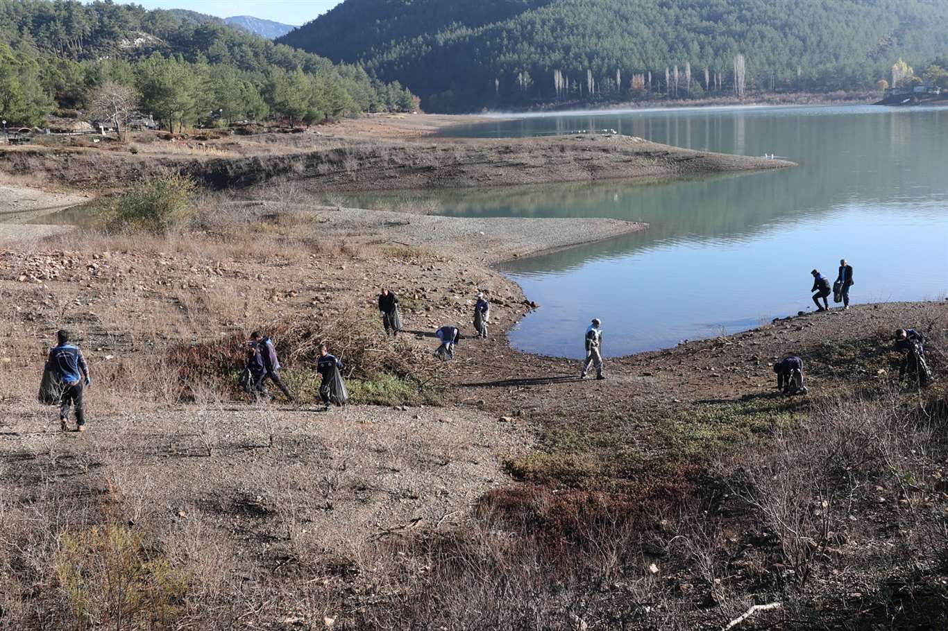       Çevre temizliği seferberliği Ula Göleti ile başladı haberi