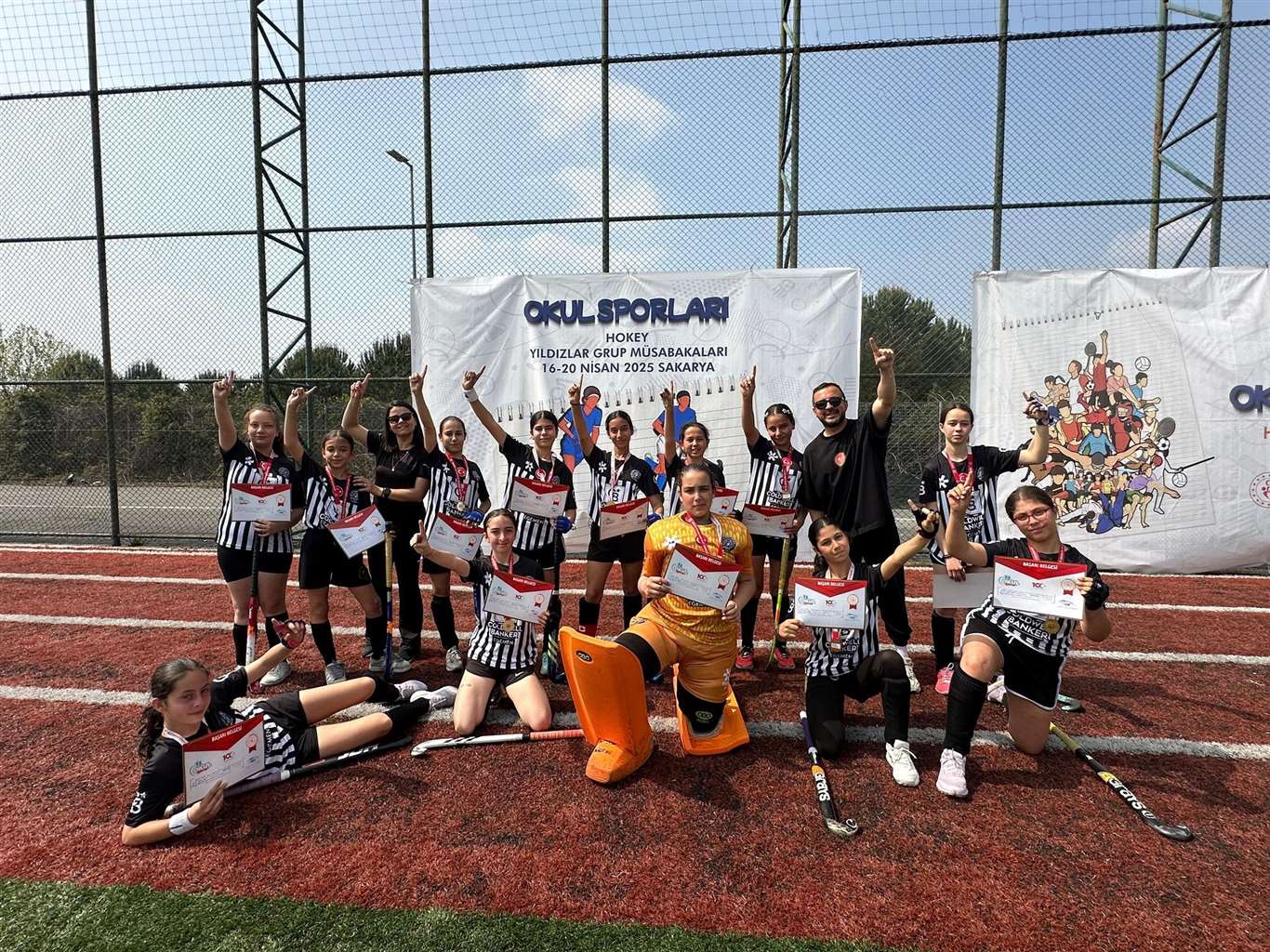    Cumhuriyet Ortaokulu Hokey Takımından büyük başarı haberi
