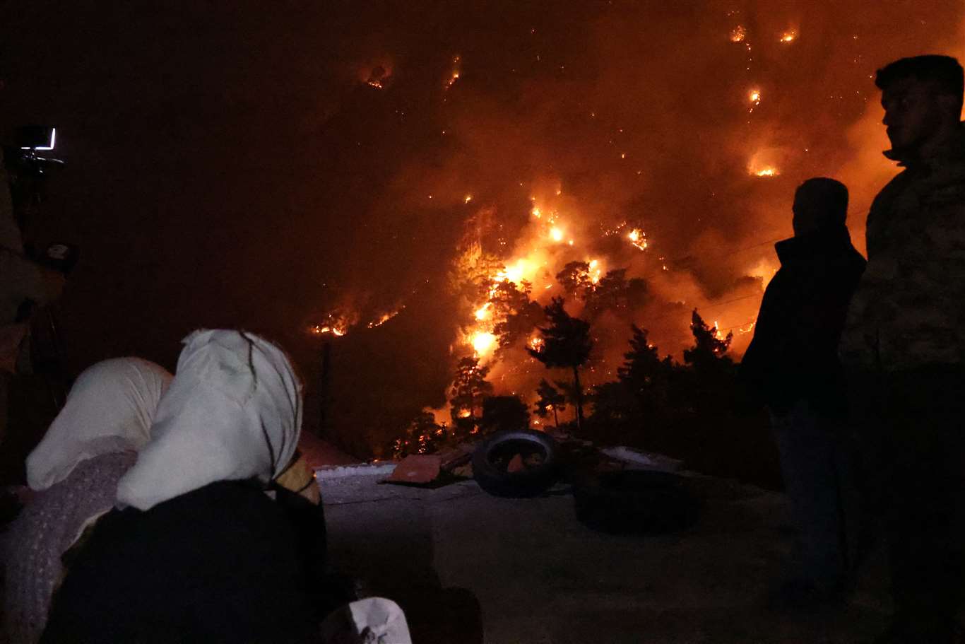 Muğla'nın ciğerleri alev alev: 24 saatte 6 yangın çıktı haberi