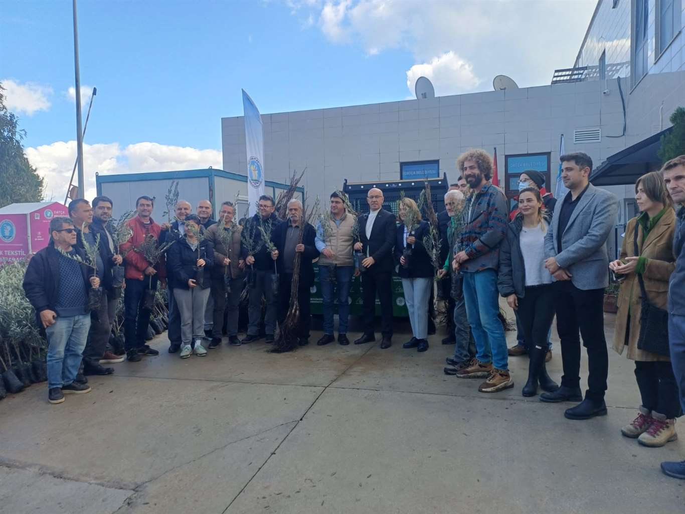 Büyükşehir harekete geçti, Datça'da fidanlar üreticilerle buluştu haberi