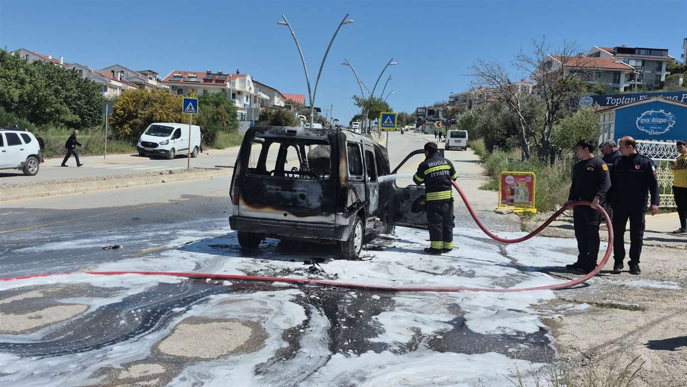 Datça'da ticari araç küle döndü haberi