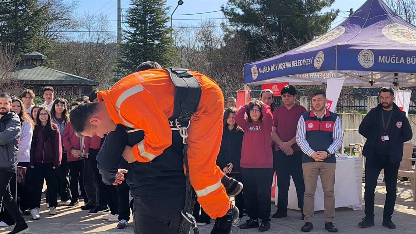 Muğla Güzel Sanatlar Lisesi'nde deprem tatbikatı haberi