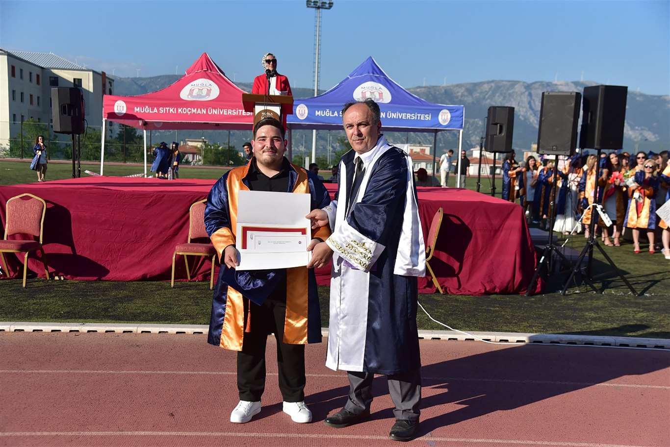  Geleceğin eğitimcileri MSKÜ'den mezun oldu haberi