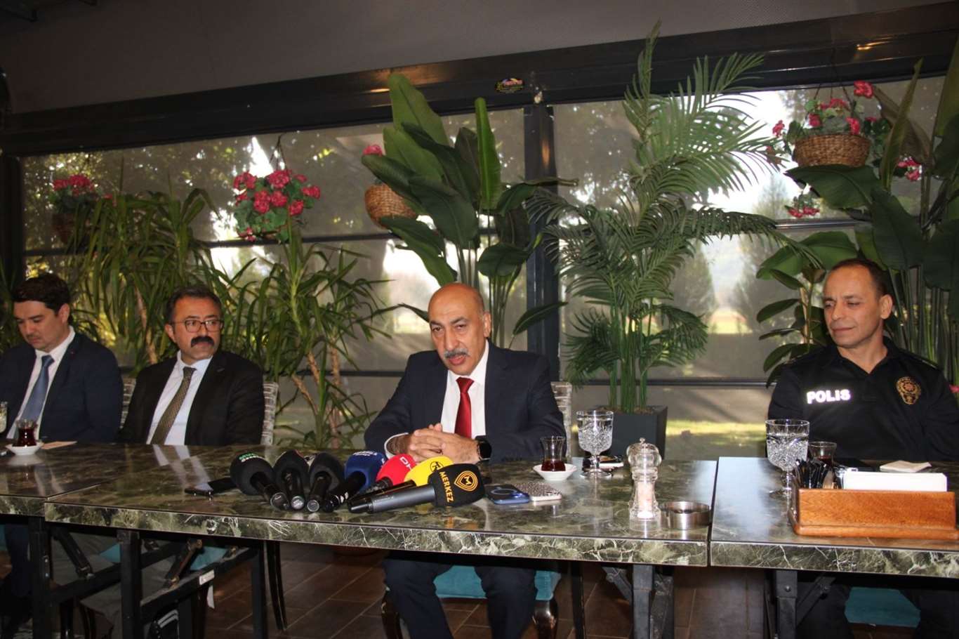 İl Emniyet Müdürü Karadeniz, basınla bir araya geldi haberi