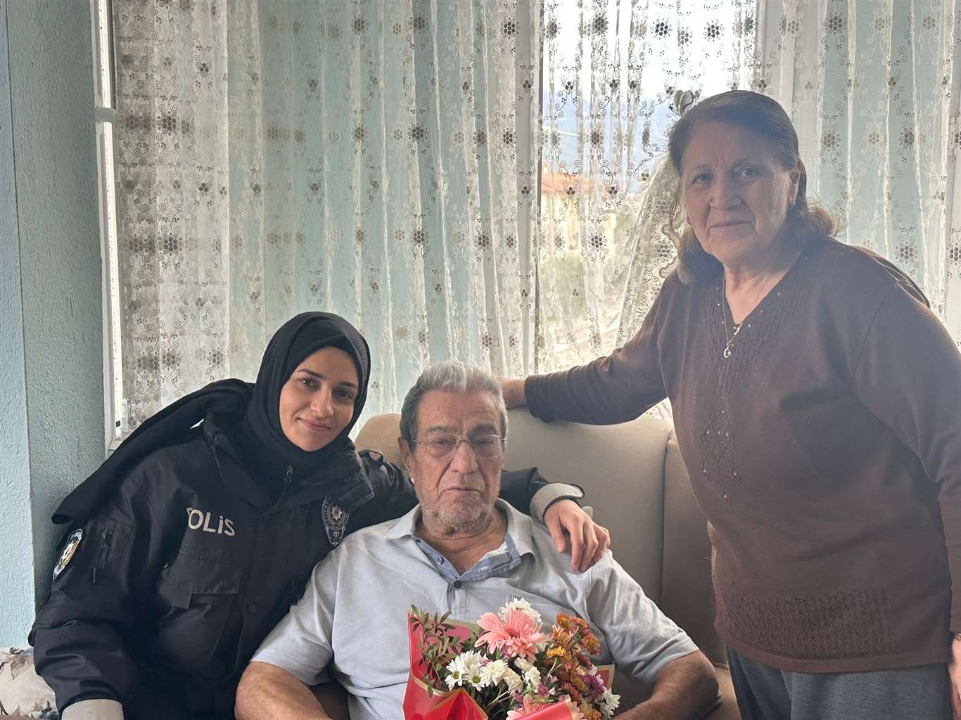     Muğla Emniyet Müdürlüğü'nden şehit ailelerine yeni yıl ziyareti haberi