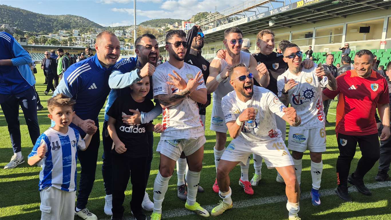 Erzurumspor FK maçtan sonra şampiyonluğunu kutladı haberi