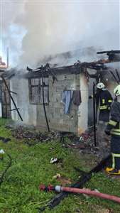 Evde çıkan yangında yaralanan kadın hayatını kaybetti haberi