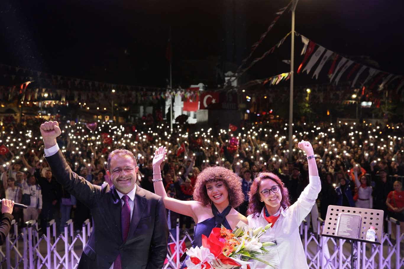    Muğla'da 19 Mayıs, konserler, fener alayları ve gençlik etkinlikleri ile kutlandı haberi
