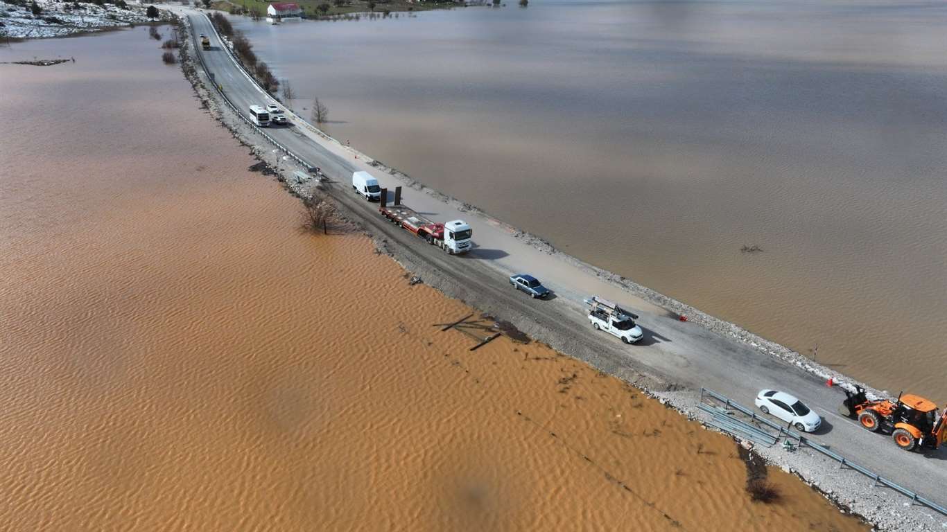 Fethiye - Antalya kara yolunda su baskını: 