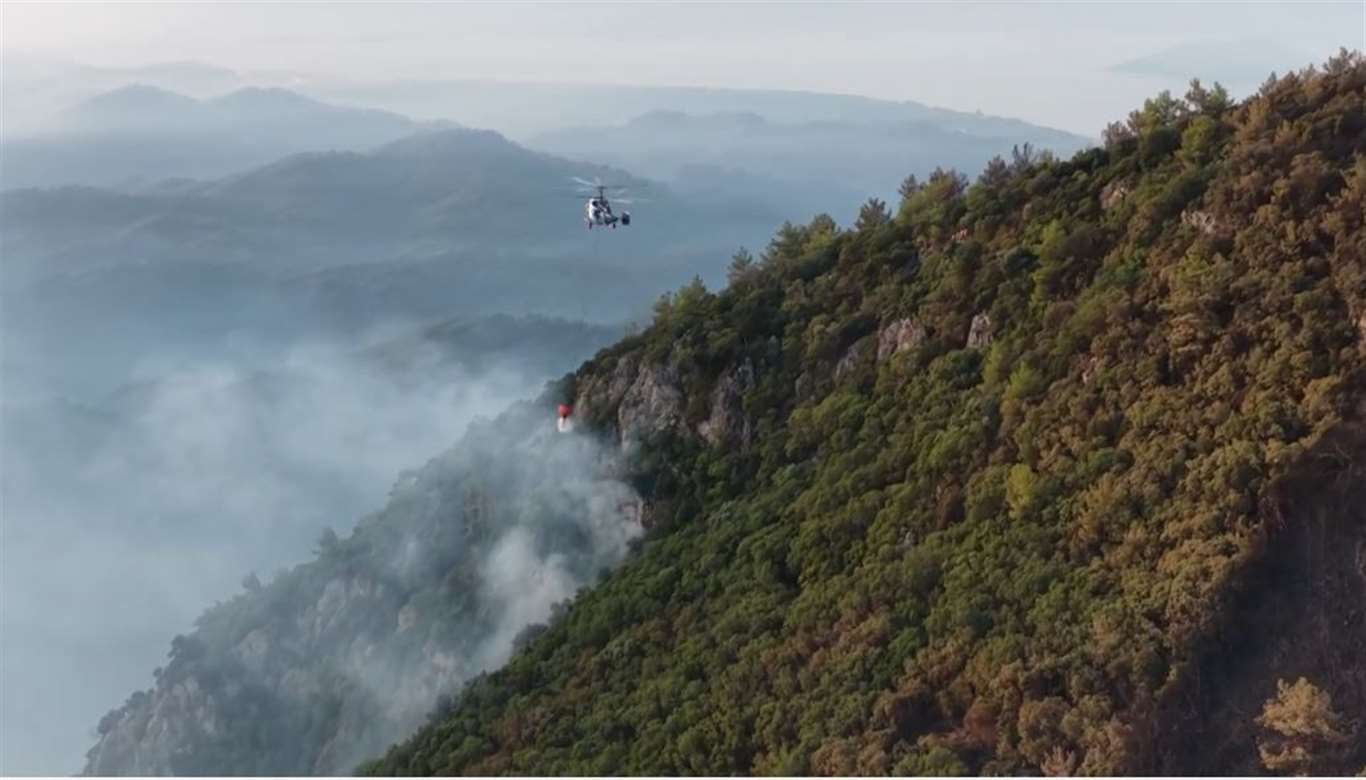  Fethiye'de ekiplerin orman yangını ile ilgili mücadelesi sürüyor haberi