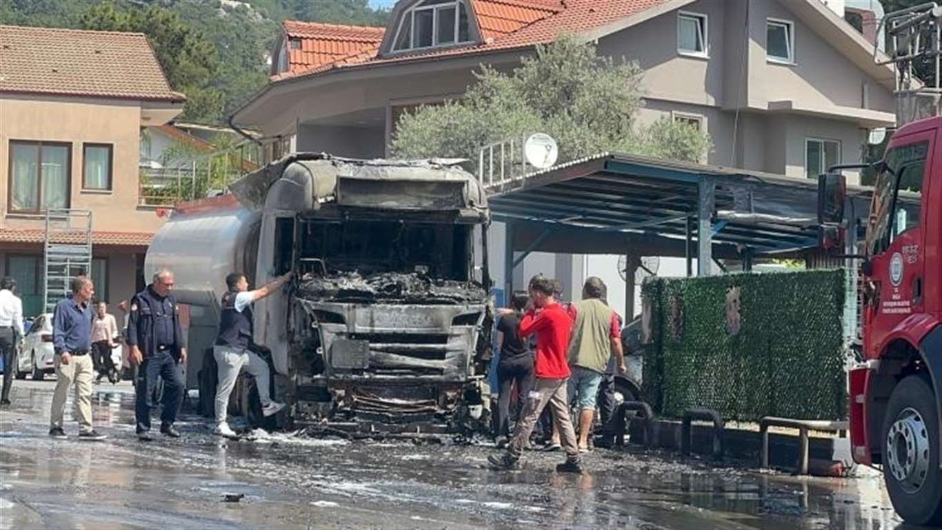  Fethiye'deki tanker yangınının güvenlik kamera kayıtları ortaya çıktı haberi