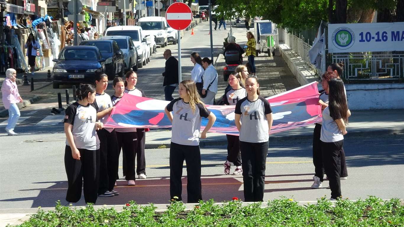       Muğla'da Gençlik Haftası çelenk töreniyle başladı haberi