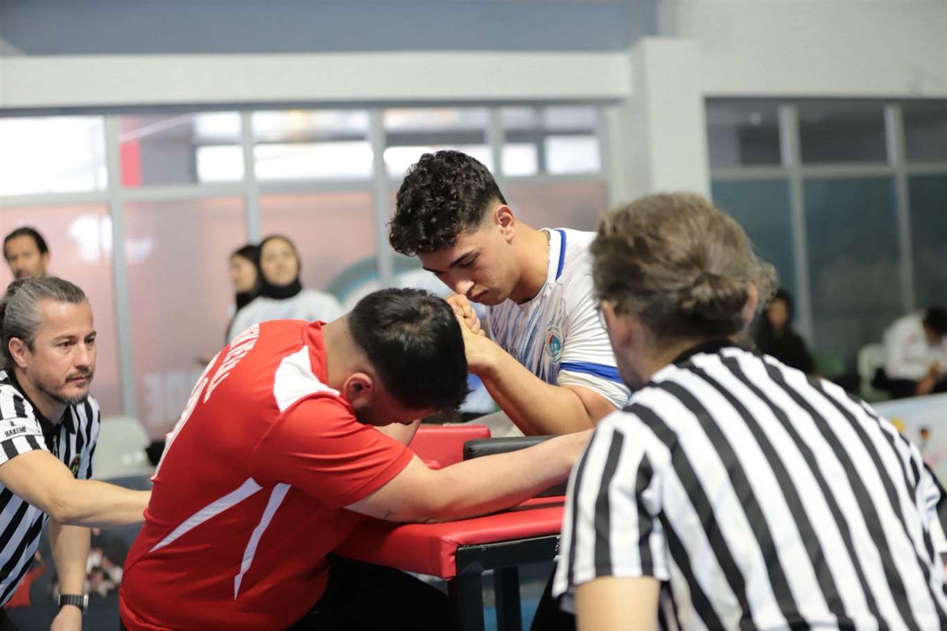 Gençler Bilek Güreşi İl Birinciliği müsabakaları Menteşe'de gerçekleşti haberi