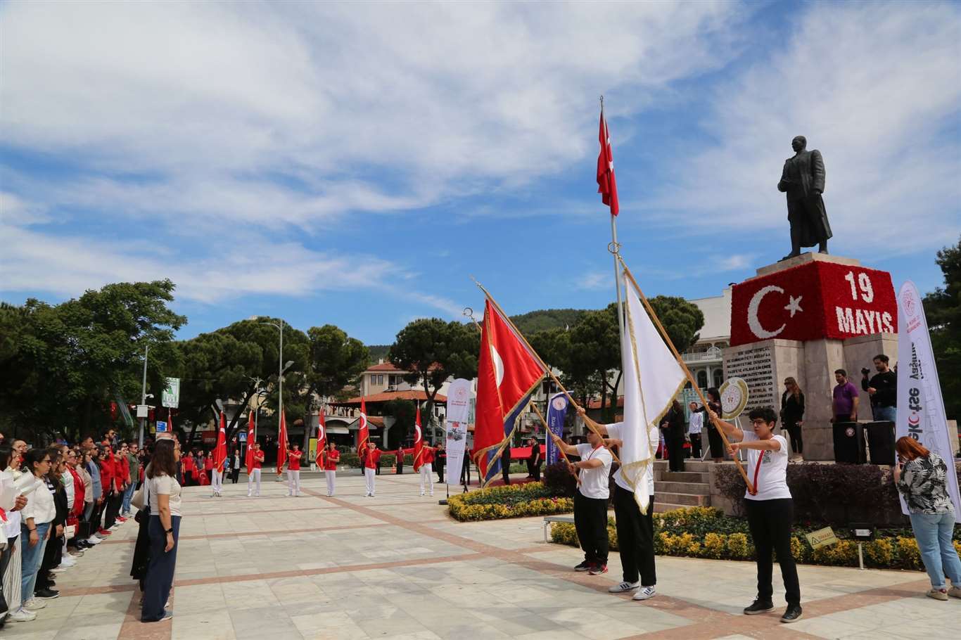 Muğla'da 19 Mayıs Gençlik Haftası çelenk sunumu ile başlıyor haberi
