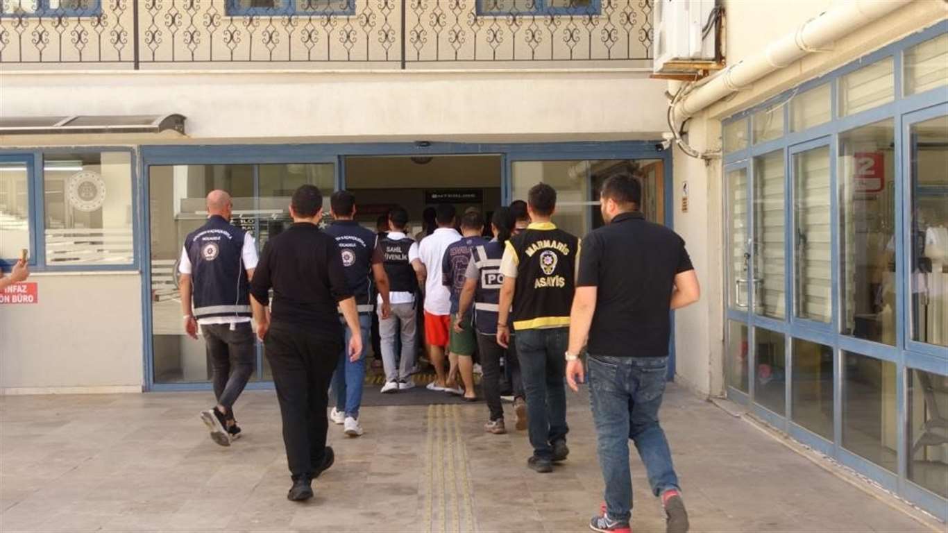 Göçmen kaçakçılığı operasyonunda yakalanan 7 şüpheli tutuklandı haberi