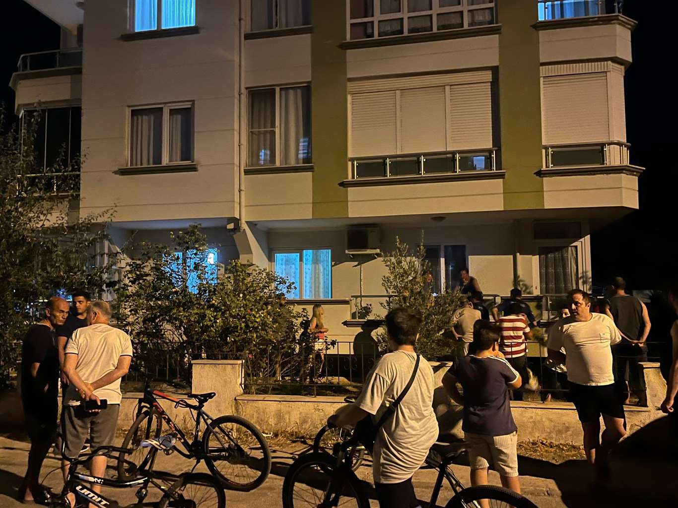 Menteşe Belediye Başkanı Aras'ın ailesinin evine molotoflu saldırı haberi