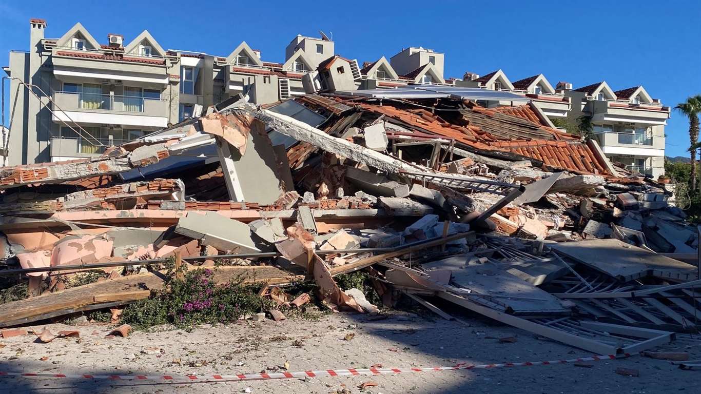 Güçlendirme çalışması yapılan otel çöktü haberi