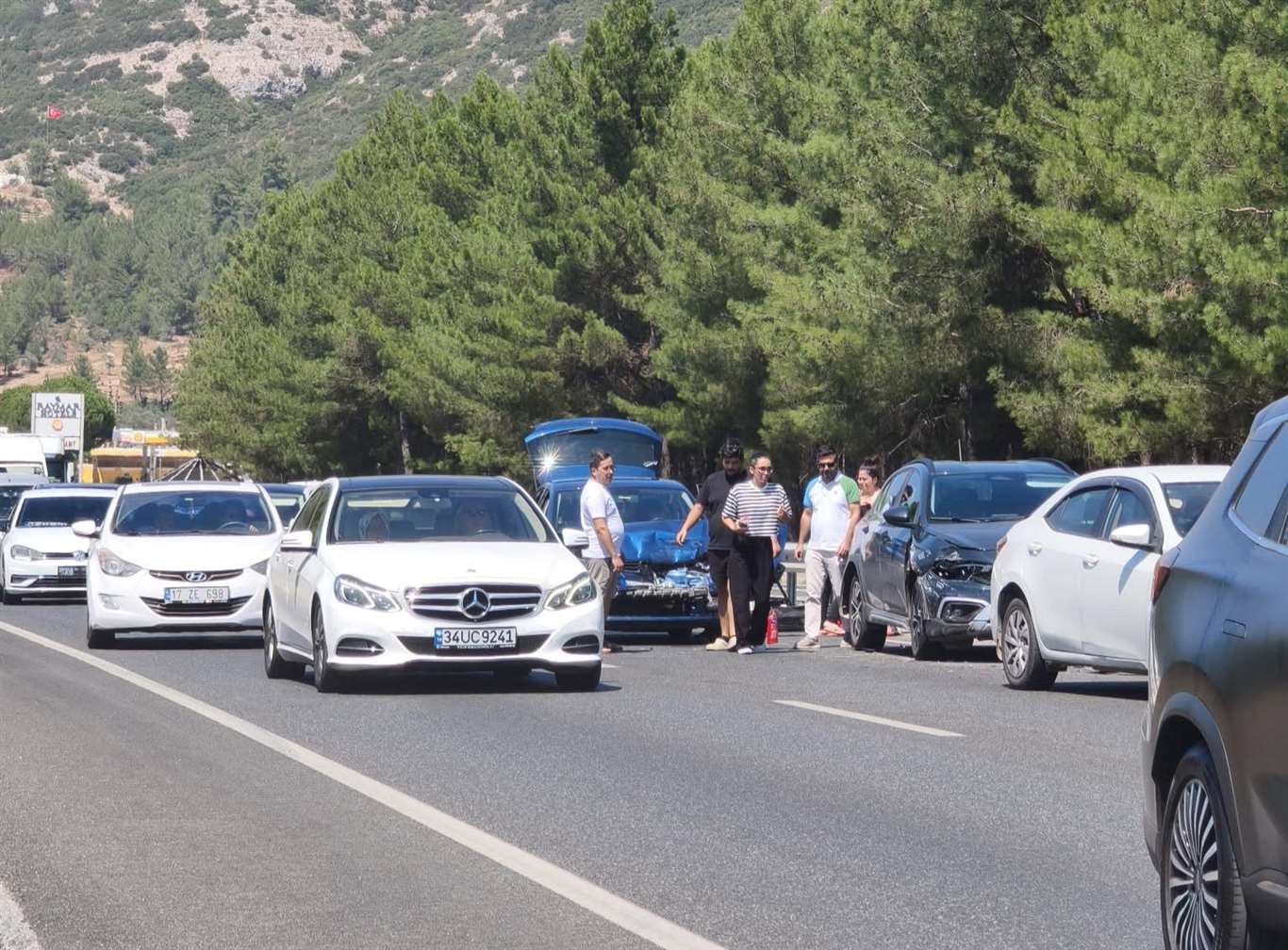 Gülağzı'nda zincirleme kaza: 7 araç birbirine girdi haberi