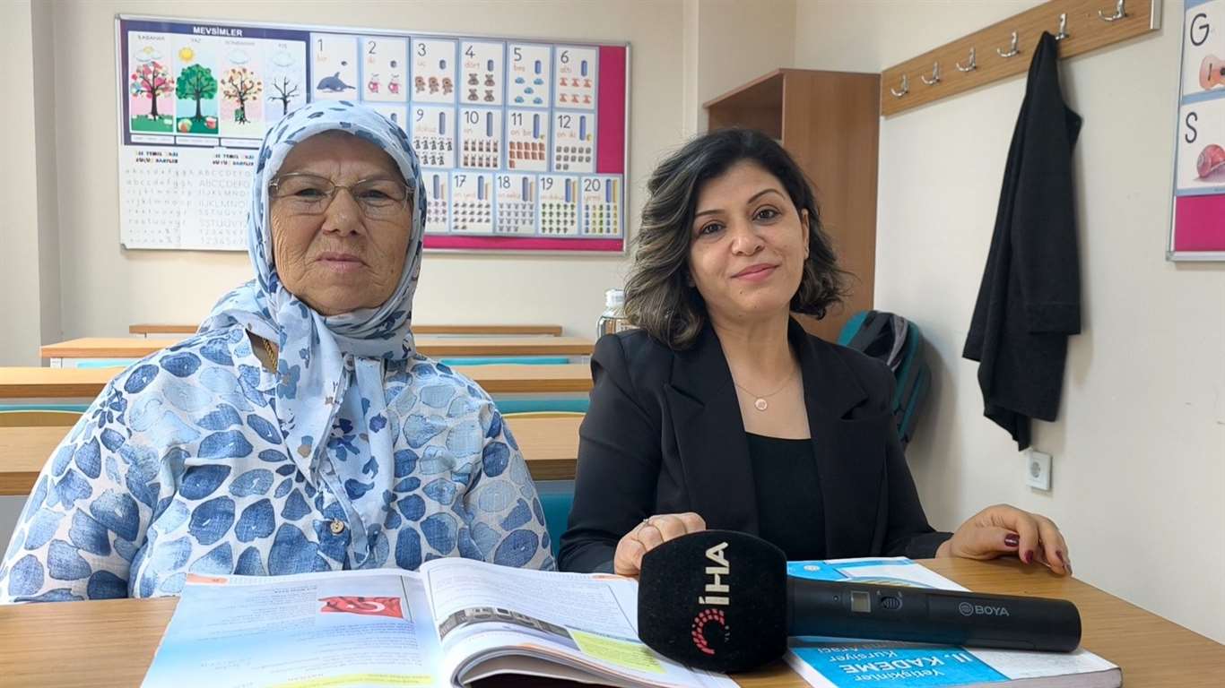 66 yaşındaki Gülgün Akçay'ın okuma yazma azmi örnek oluyor haberi