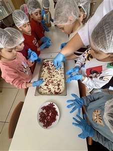    Minik eller Ramazan lezzetini öğrendi: Güllaç etkinliği haberi