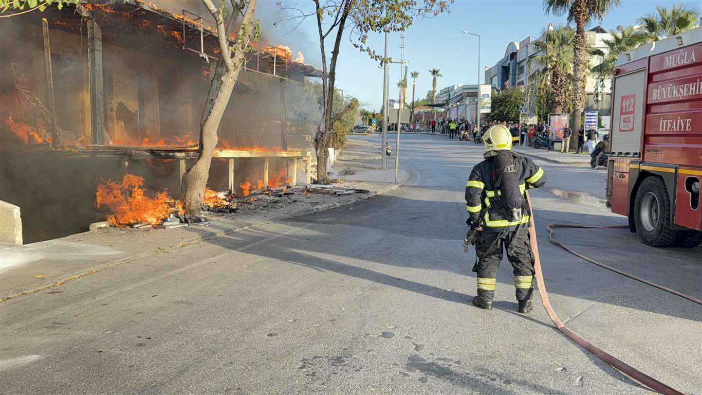 Gümbet'teki depo yangınında büyük hasar oluştu haberi