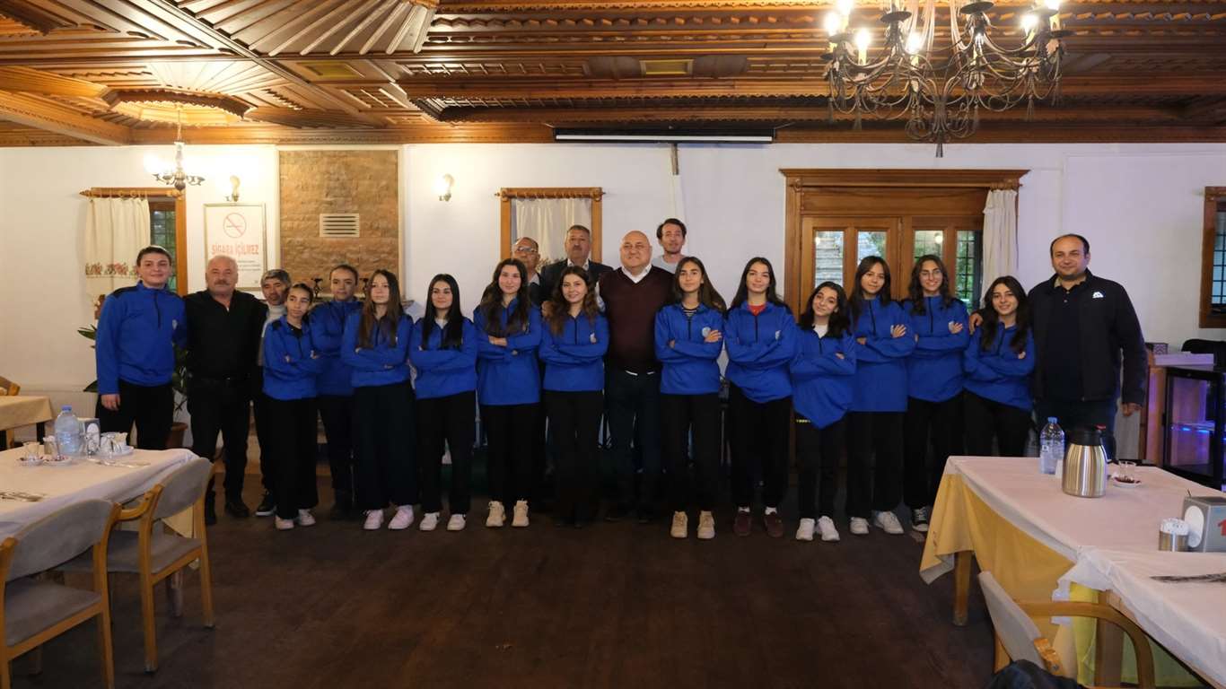 Başkan Günay'dan Türkiye ikincisi Bozüyükspor Hokey Takımına moral ziyareti haberi