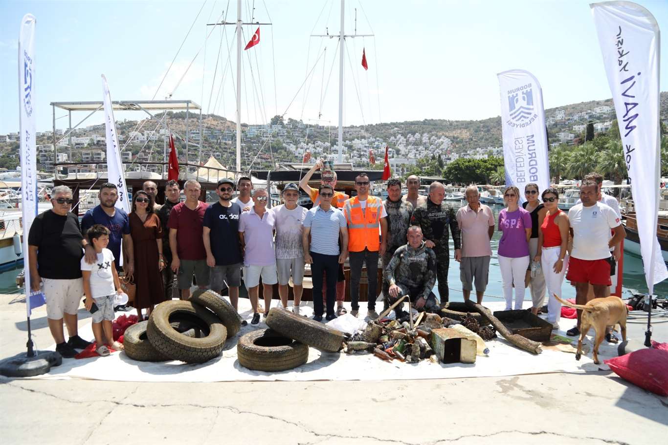            Gündoğan'da deniz dibi temizliği: 213 kilogram atık çıkartıldı haberi
