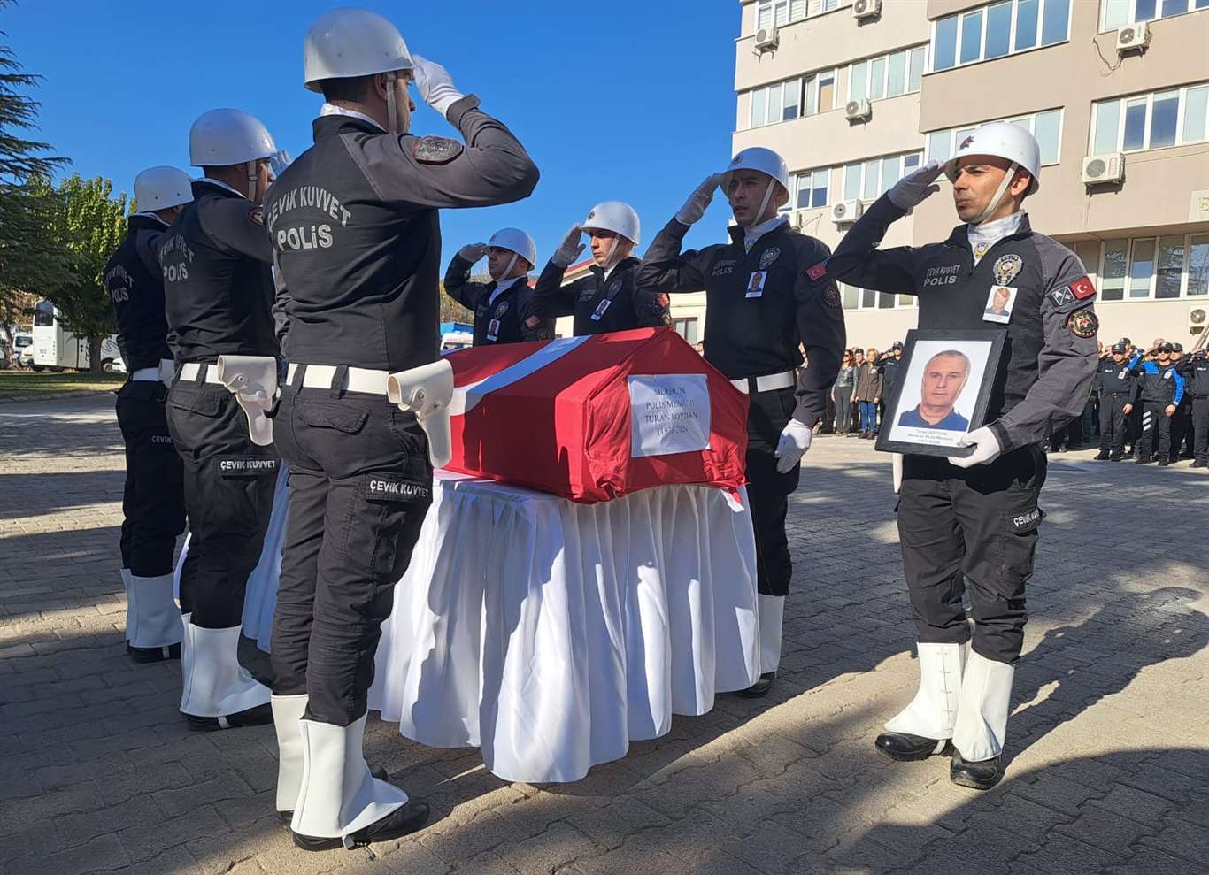 Hayatını kaybeden polis memuru için tören düzenlendi haberi