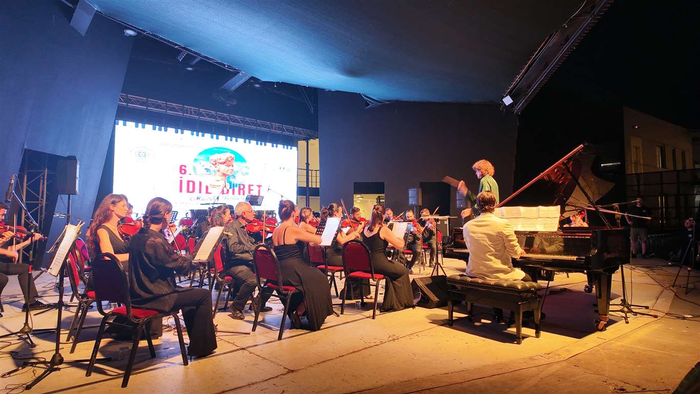    İdil Biret Müzik Festivali, deneyimli sanatçılarla genç yetenekleri aynı sahnede buluşturdu haberi