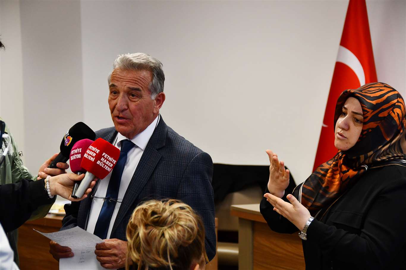 Fethiye'de kamu personeline işaret dili eğitimi başlıyor haberi