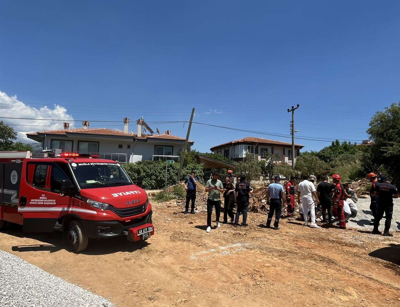 Menteşe'de altyapı çalışmasında işçi toprak altında kaldı haberi