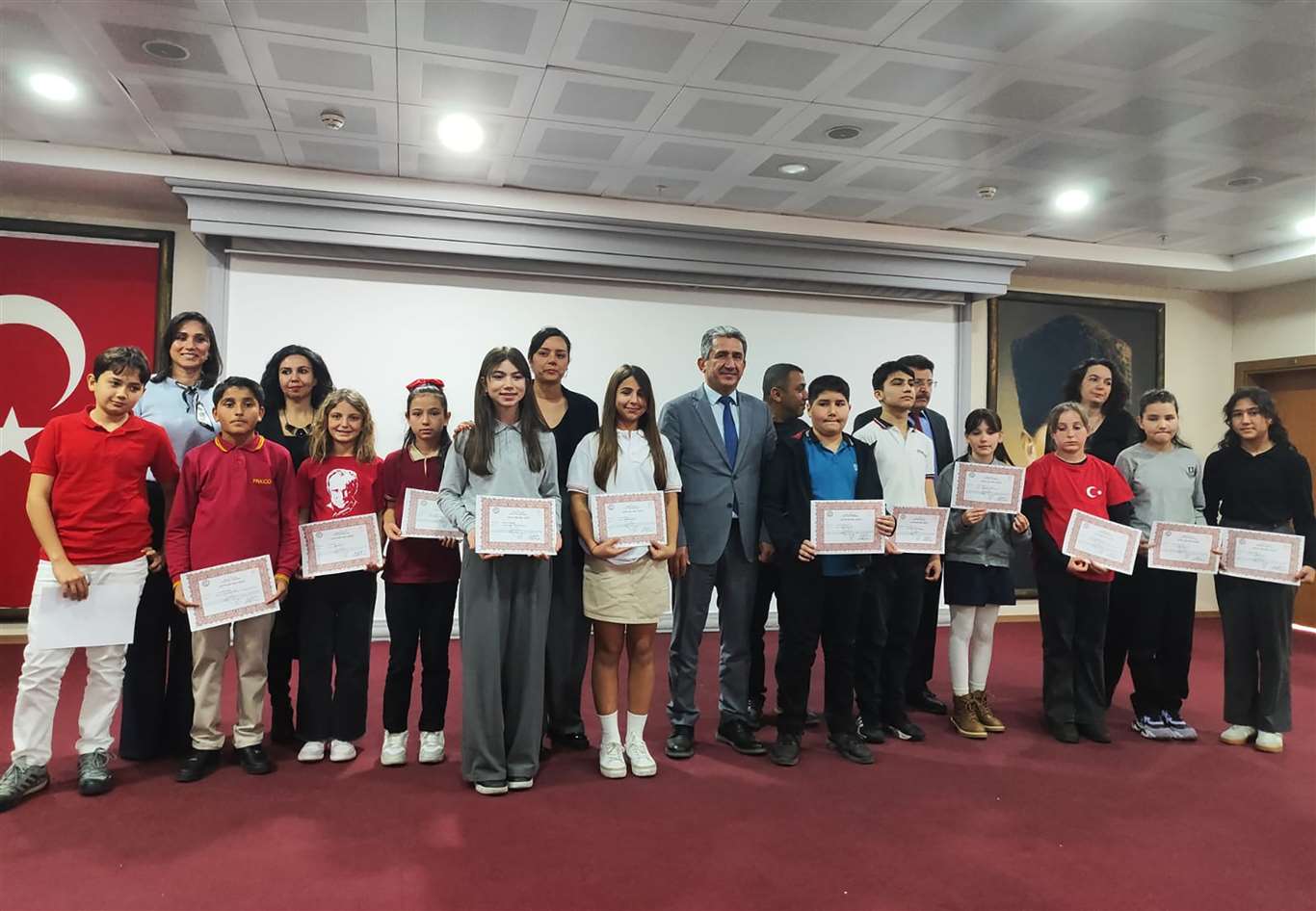    İstiklâl Marşı'nı güzel okuma yarışması birincileri belli oldu haberi