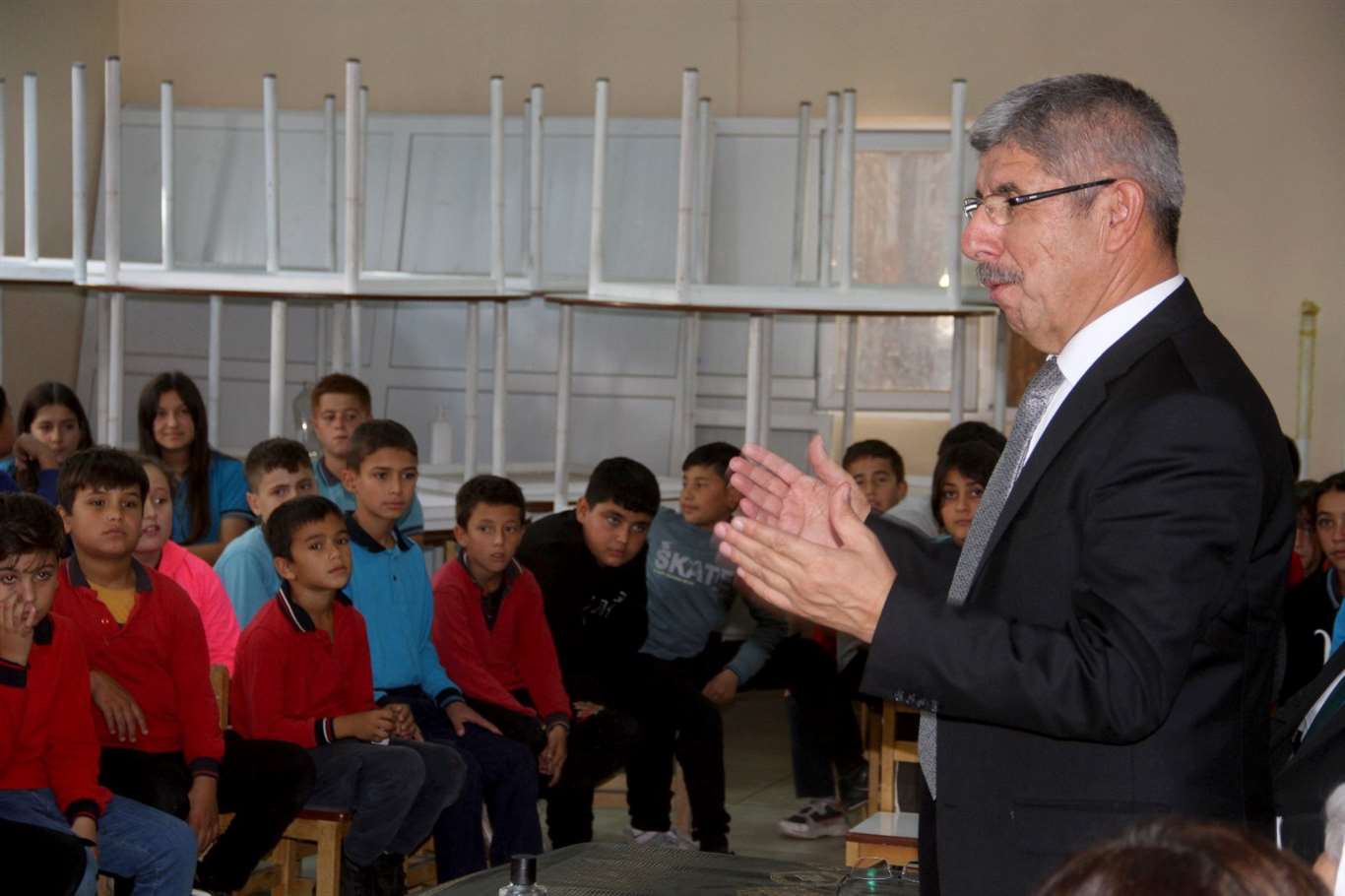 MSKÜ Rektörü Kaçar, mezun olduğu okulda kariyer planlama günlerine katıldı haberi