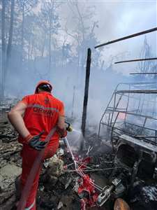 Karavan ve bungalov alanında yangın: Onlarca yapı küle döndü haberi