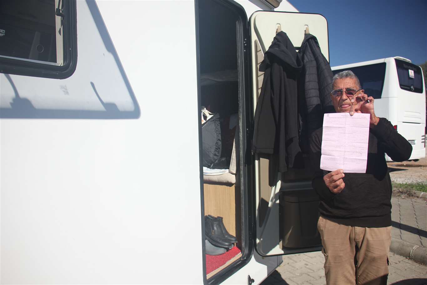  Karavanda yaşayan emekliye belediyeden 