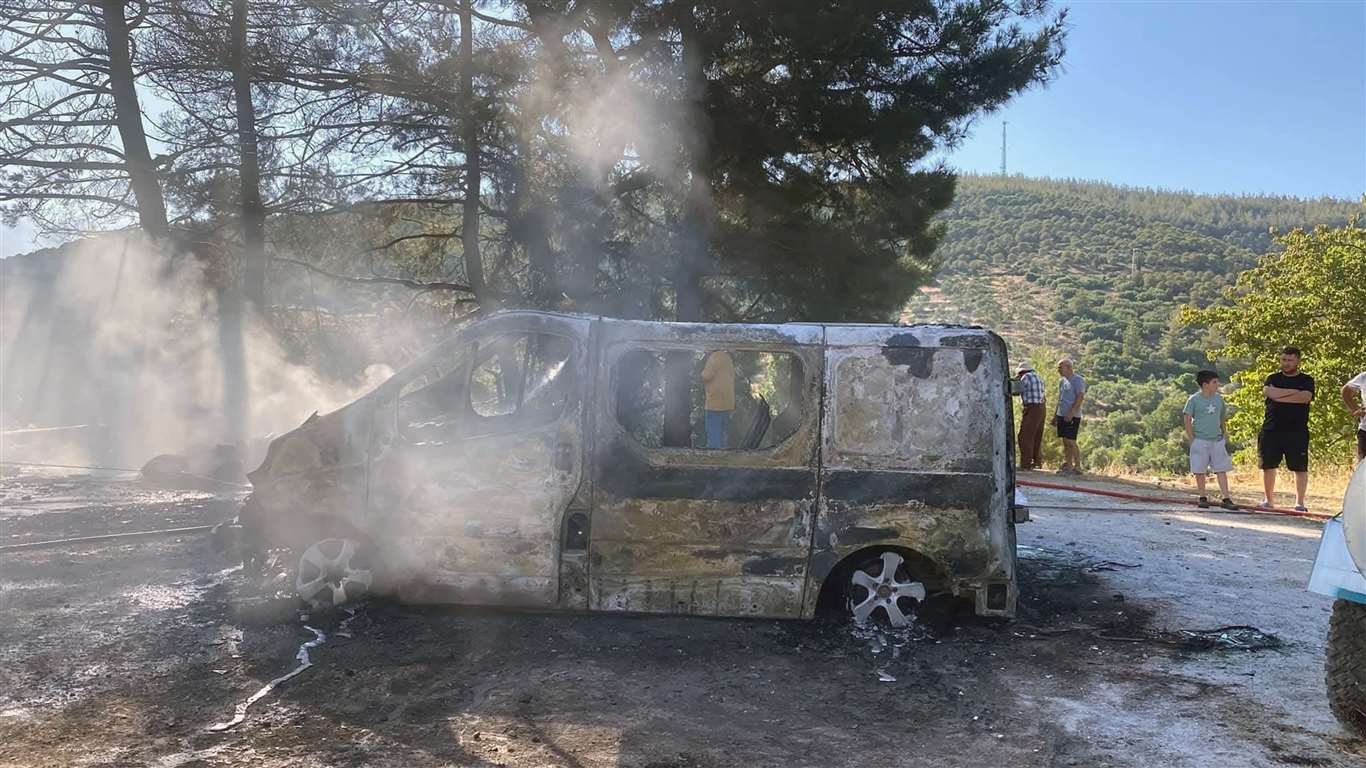 Karavan yangını ormana sıçradı, ekipler anında müdahale etti haberi