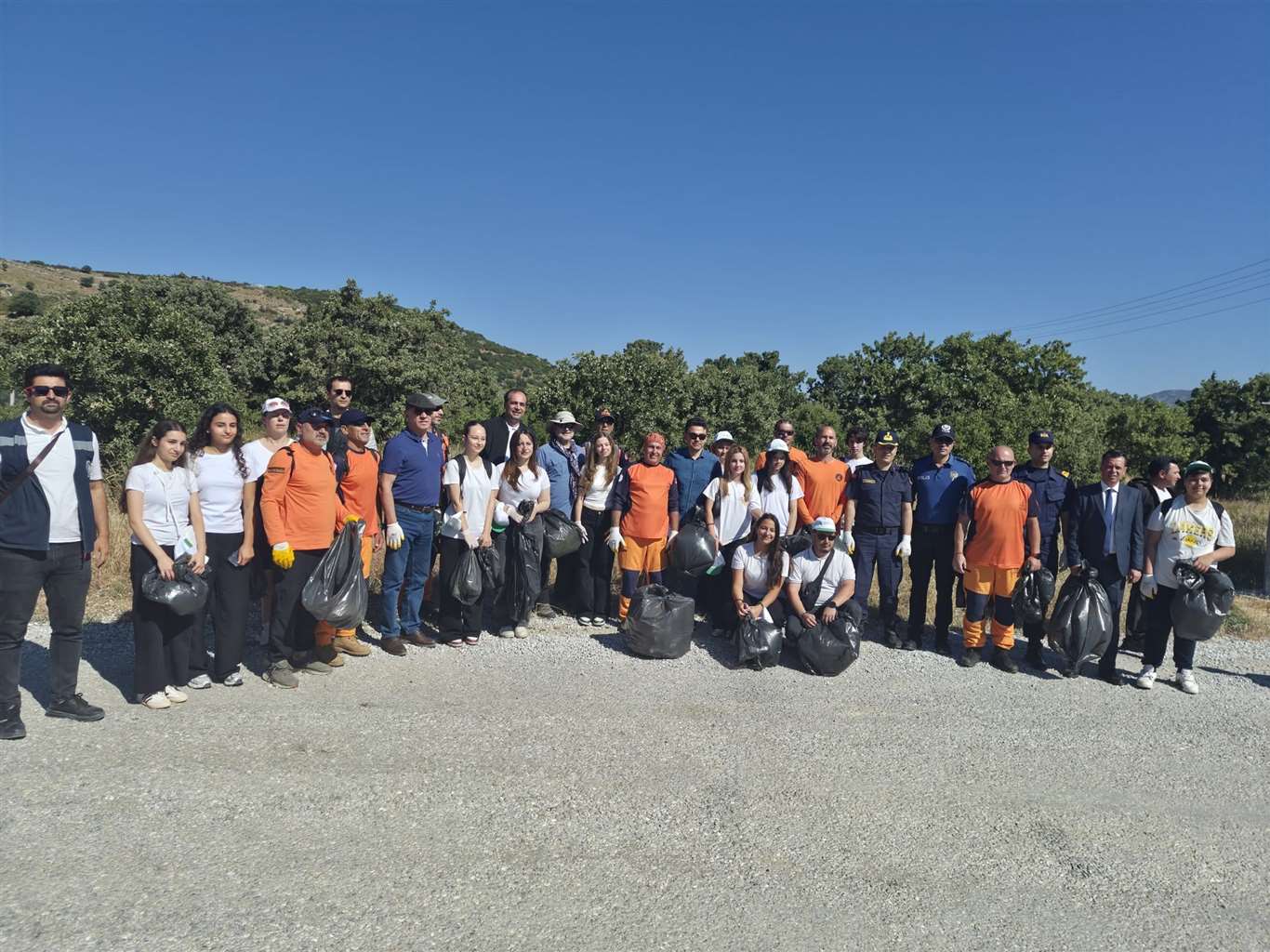 Karya yolu temizlendi: 600 gönüllü, 3,5 ton atık toplandı haberi