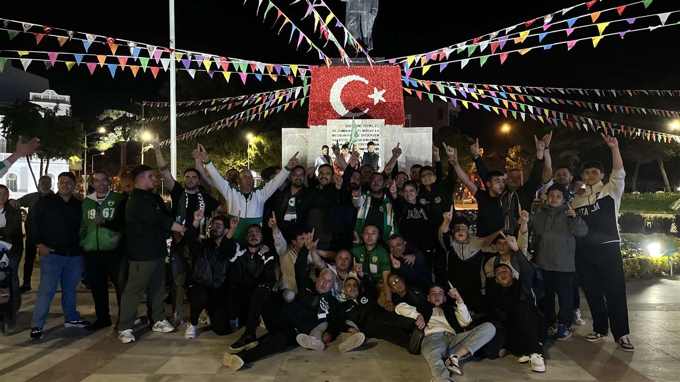 Menteşe Kent Meydanı'nda coşkulu gece haberi